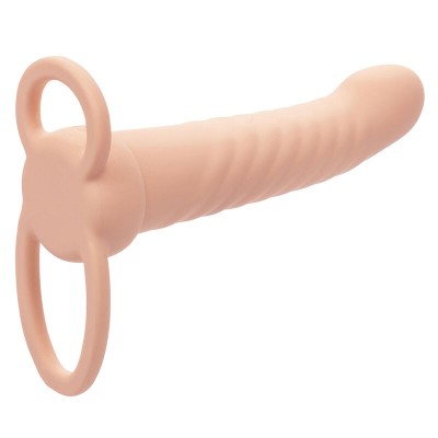 CALEXOTICS - MAXX RIBBED DUAL PENETRATOR 10 VIBRAÇÕES CARNE - D-241457 - Dona Pimenta